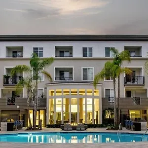 Marina Del Rey's Grand 2/2 Pool View Apartment Los Angeles